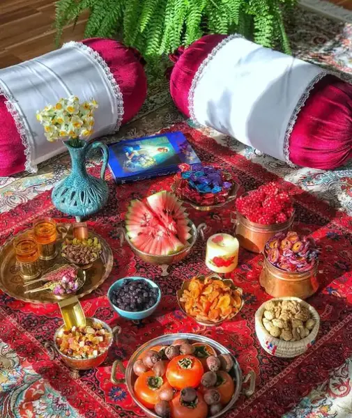 عکس چیدمان میز شب یلدا