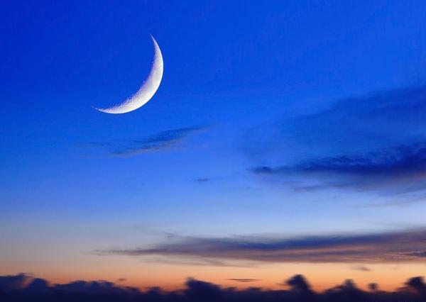 عکس هلال ماه در شب