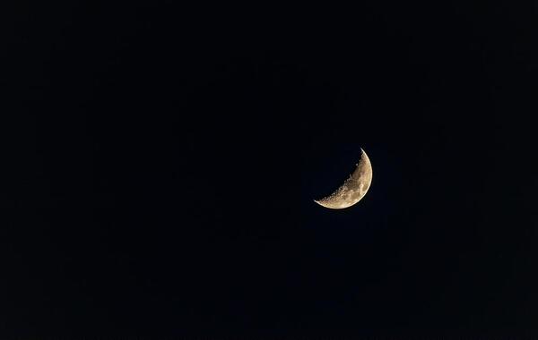 عکس هلال ماه در شب