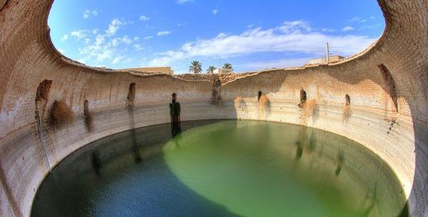 عکس ماه در آب برکه