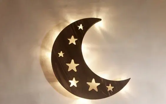 عکس ماه دیواری