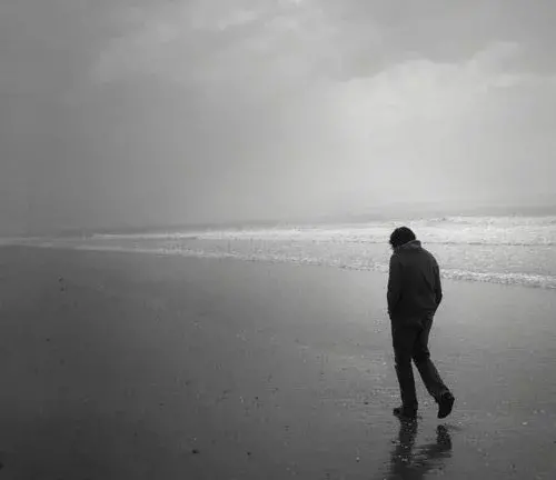 عکس مرد تنها غمگین