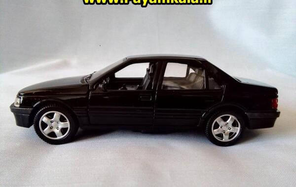 عکس ماشین اسباب بازی پژو 405
