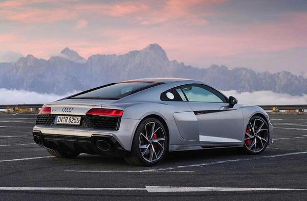 عکس ماشین آئودی r8