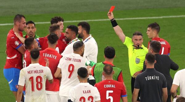 عکس کارت فوتبالی یورو