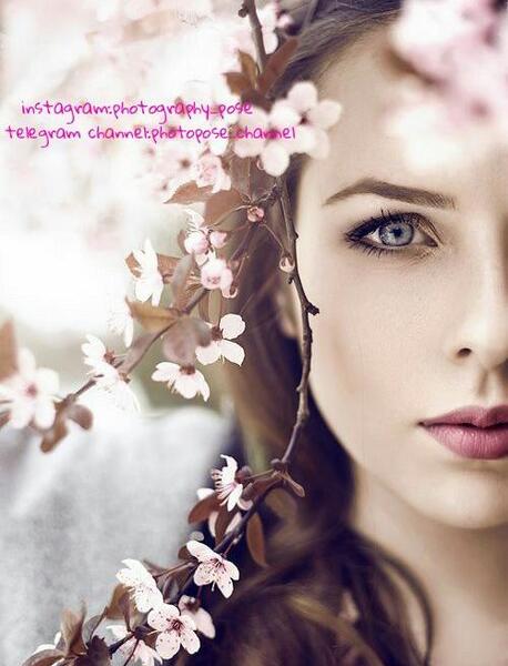 ژست عکس با شکوفه های بهاری