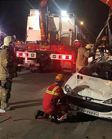 عکس ماشین چپ شده در شب