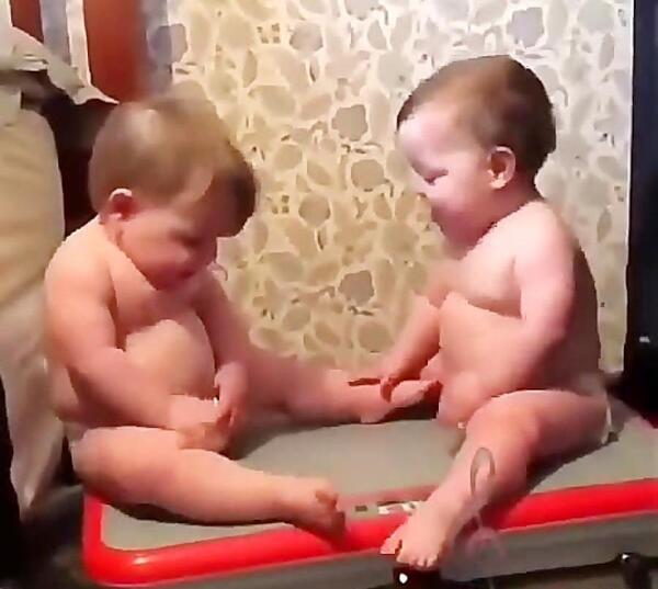 عکس نی نی های بامزه و خنده دار