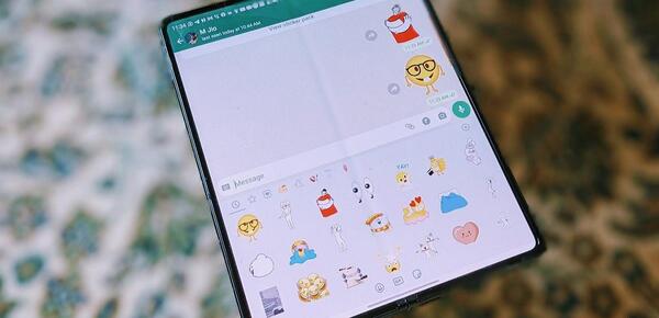 استیکر عکس خودم در واتساپ