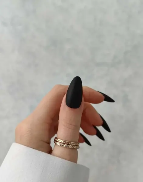 عکس ناخن مشکی براق
