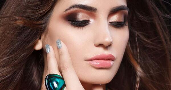 عکس چشم مشکی دختر طبیعی