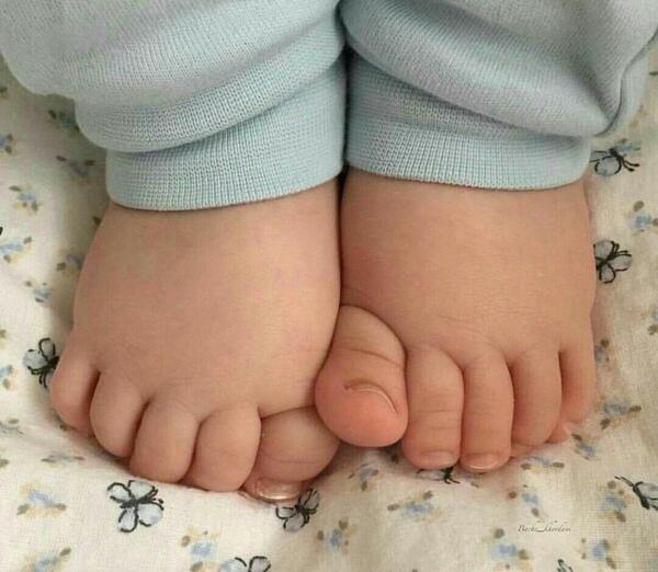 عکس پای نوزاد پسر برای پروفایل
