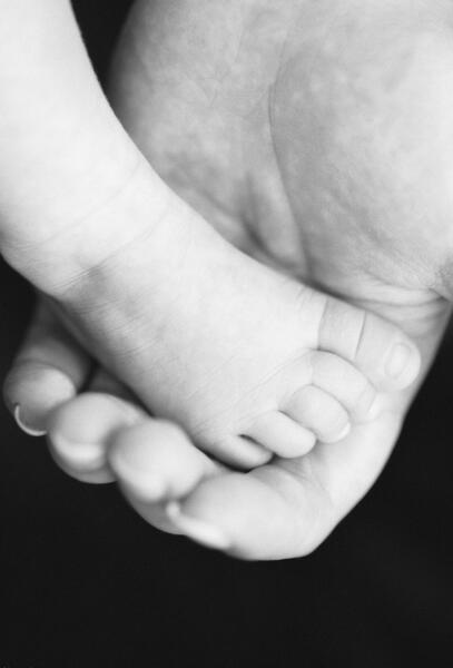پای عکس دست نوزاد پسر برای پروفایل