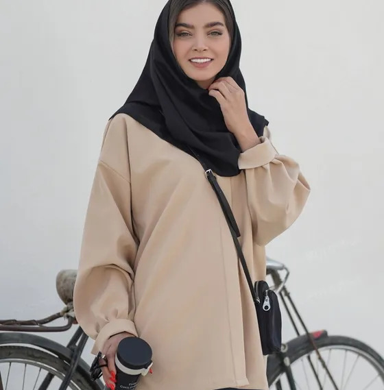 عکس مانتو مشکی کوتاه اسپرت