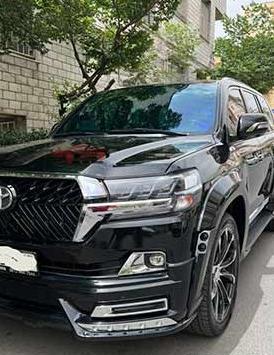 عکس لندکروز مشکی برای تصویر زمینه
