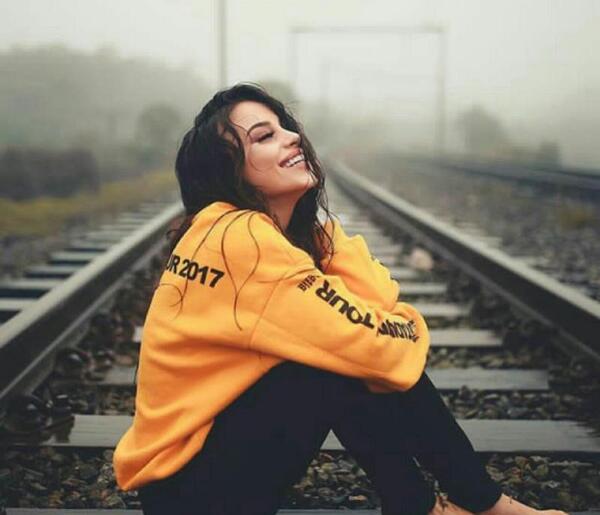 عکس پروفایل زرد و مشکی