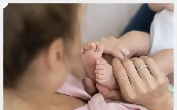 عکس پای نوزاد دختر برای پروفایل