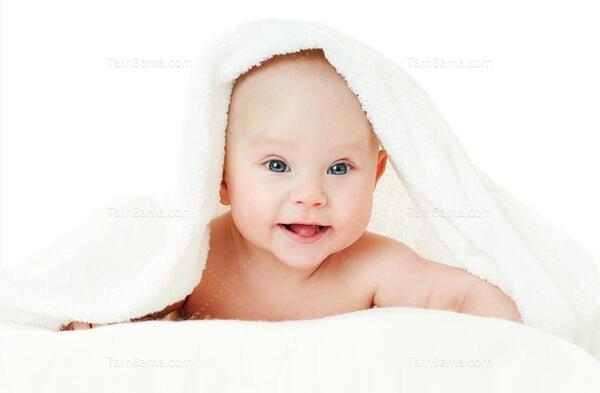 عکس نوزاد با حوله حمام