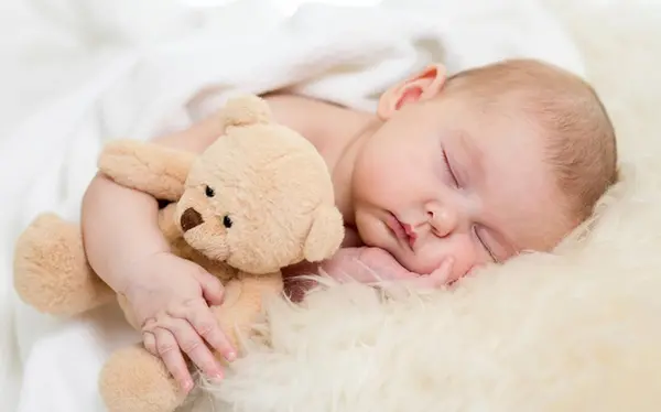 عکس نوزاد با حوله حمام