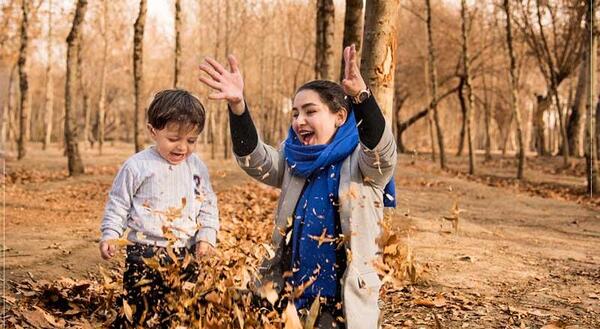 ایده عکس پاییزی نوزاد در منزل