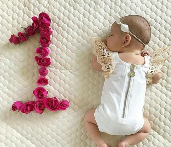 ایده عکس اولین ماهگرد نوزاد دختر