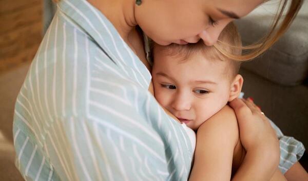 عکس نوزاد درحال گریه