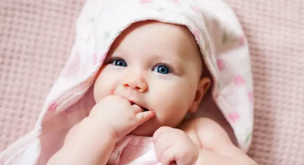 عکس نوزاد دختر قدم نو رسیده مبارک