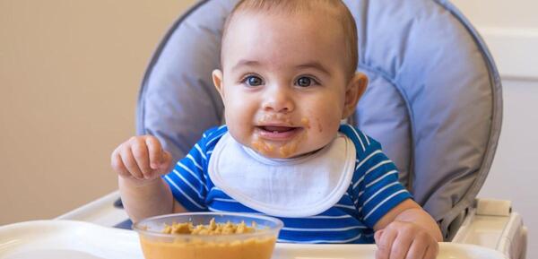 عکس اولین غذای کمکی نوزاد