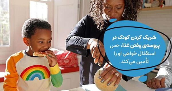 عکس نوزاد در حال غذا خوردن