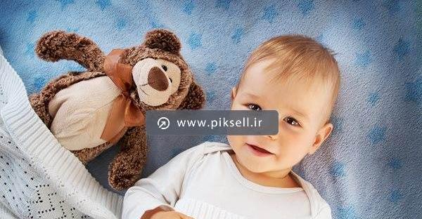 عکس نوزاد با خرس عروسکی