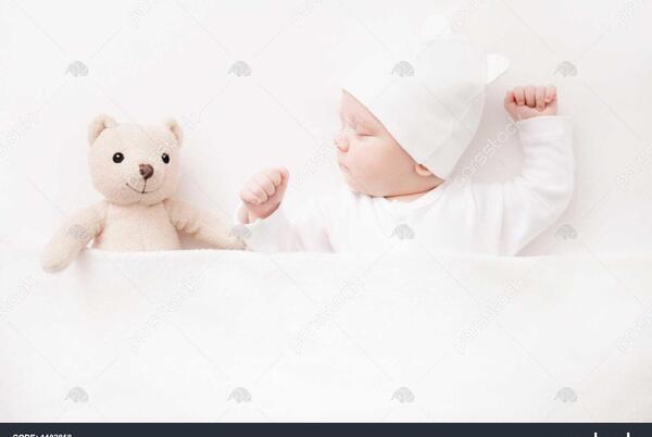 عکس نوزاد با خرس عروسکی