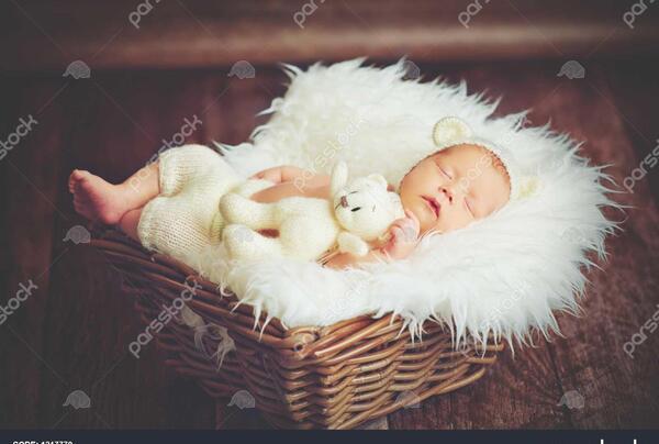 عکس نوزاد با خرس عروسکی