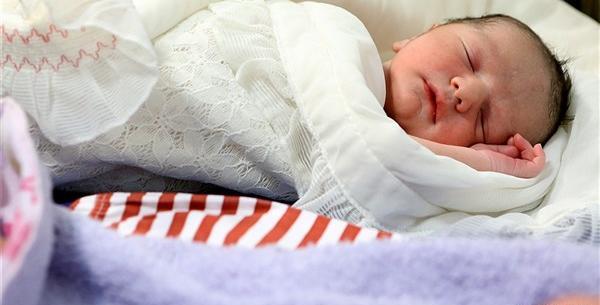 عکس نوزاد در شیرخوارگاه