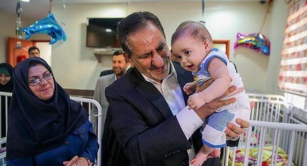 عکس نوزاد در شیرخوارگاه