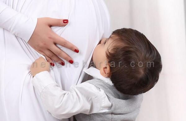 ژست عکس مادر پسری نوزاد