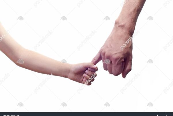 عکس نوزاد روی دست پدر