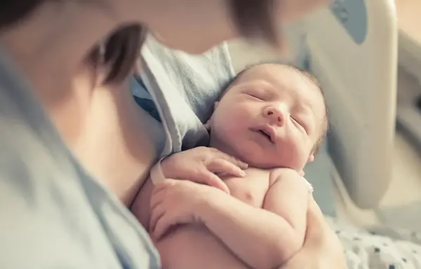 عکس نوزاد تازه به دنیا آمده