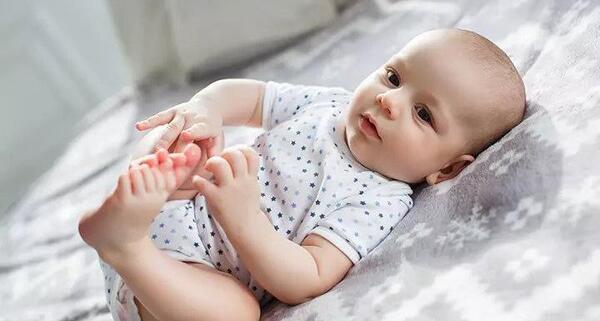 ایده عکس نوزاد تازه متولد شده در بیمارستان