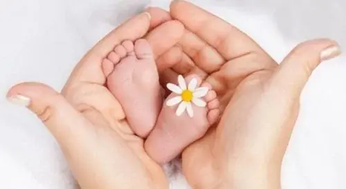 عکس دست نوزاد برای پروفایل