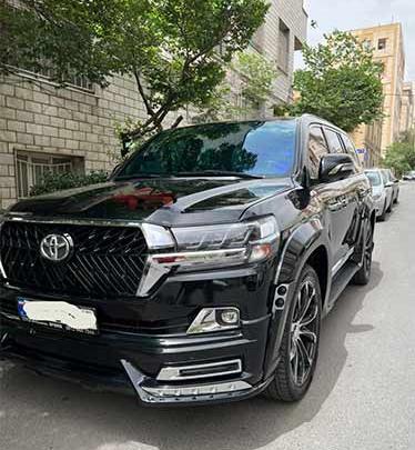 عکس از ماشین لندکروز مشکی