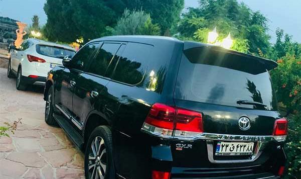 عکس از ماشین لندکروز مشکی