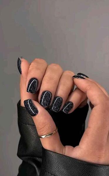عکس ژلیش ناخن بچه گانه مشکی