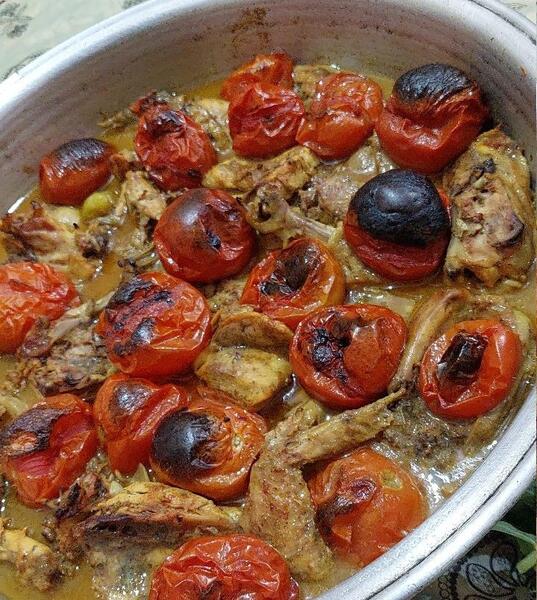 عکس مومو با پای مرغ