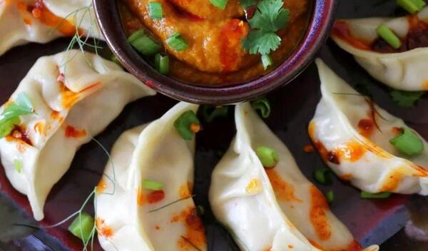 عکس مومو با پای مرغ