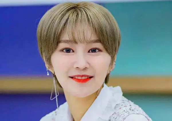 عکس نانسی در گروه مومولند