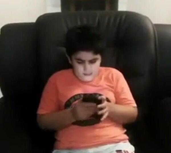 عکس زنگ زدن به مومو