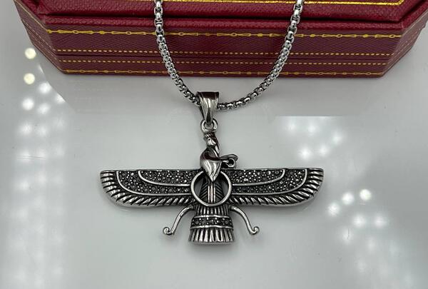عکس گردنبند مردانه فروهر