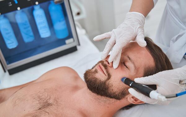 عکس پاکسازی صورت مردانه