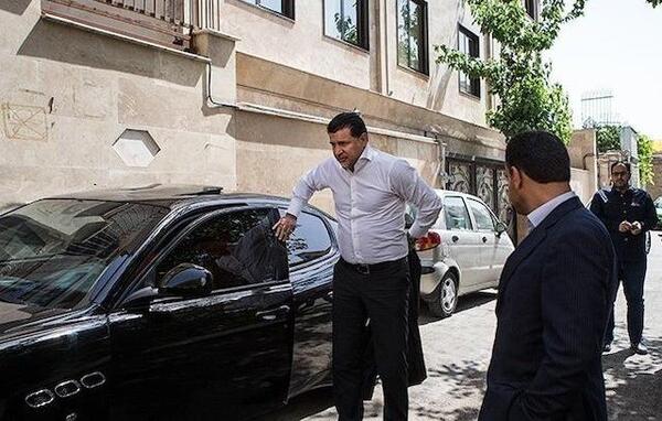 عکس از ماشین علی دایی