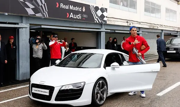 عکس ماشین رونالدو لامبورگینی